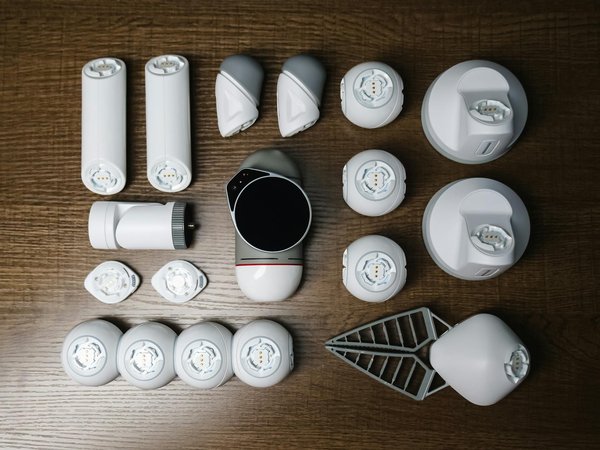 What are the top smartphone computing features desired by UK users?